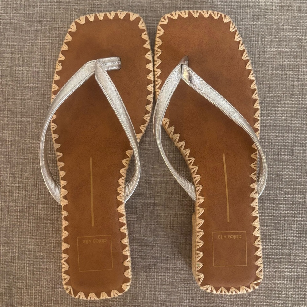 Dolce Vita Barty Silver Metallic Thong Sandals Square Toe Block Heel Size 9 - Picture 3 of 9